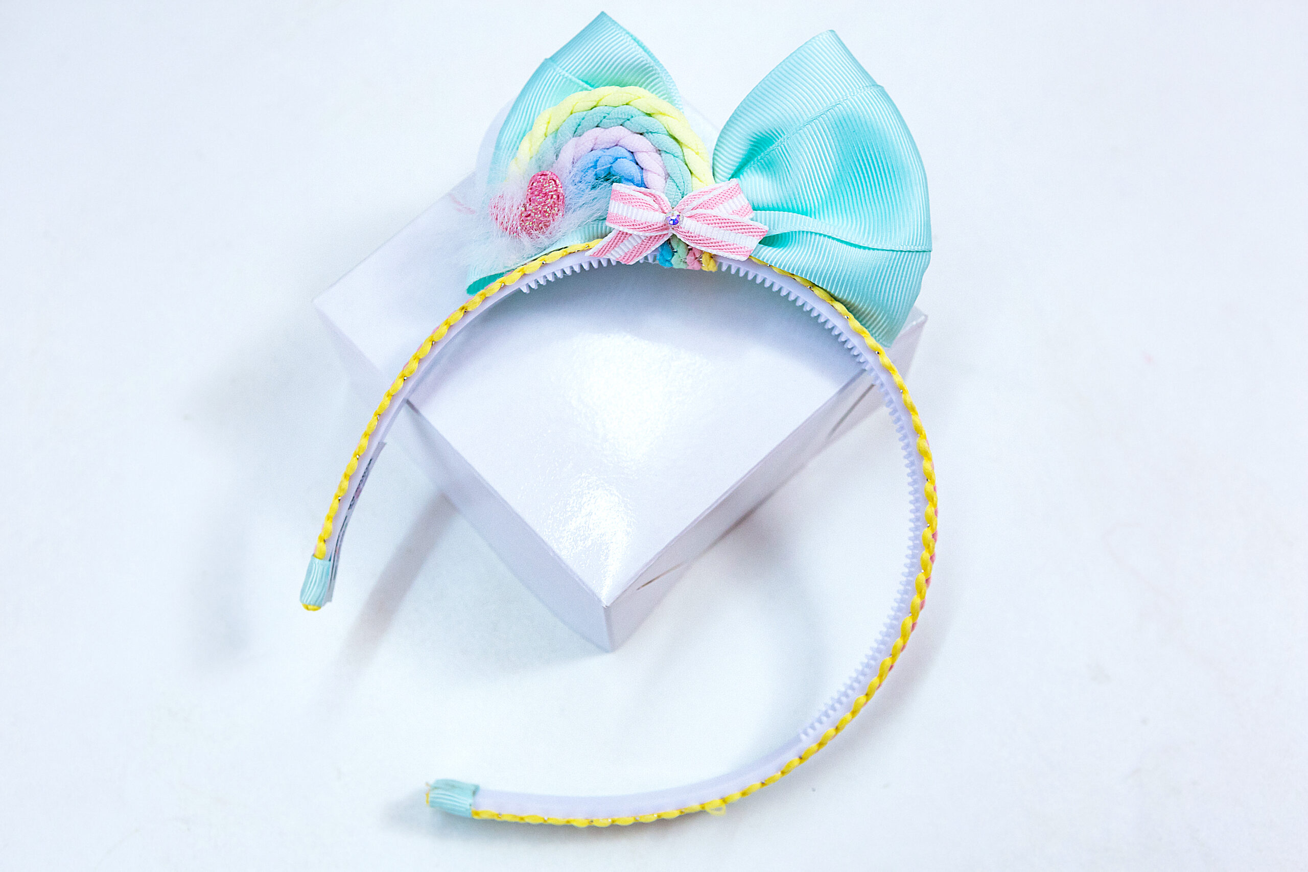 Tiara Infantil Luxo Candy Colors com Laço Encantado - Imagem 2